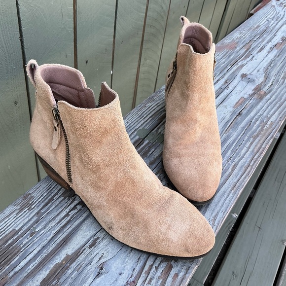 Vince Camuto Booties Double Zipper Women Size 8.5M Tan Suede Upper - Picture 1 of 7
